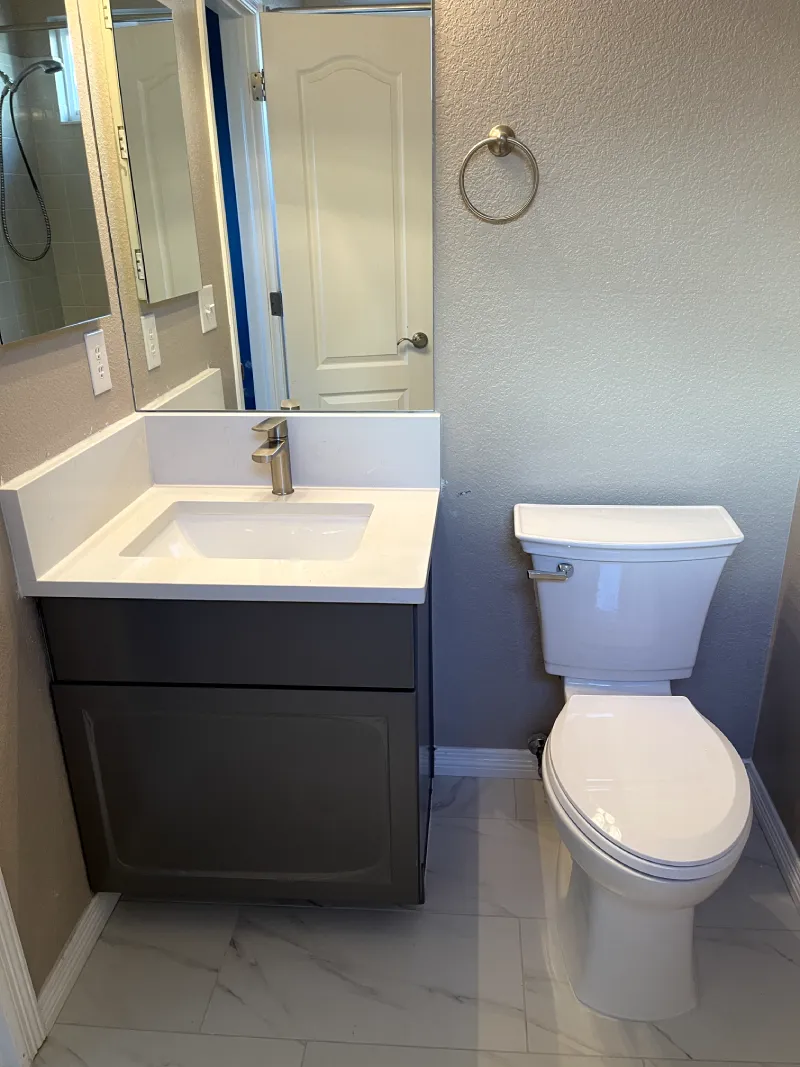 Compact bathroom design with mirror